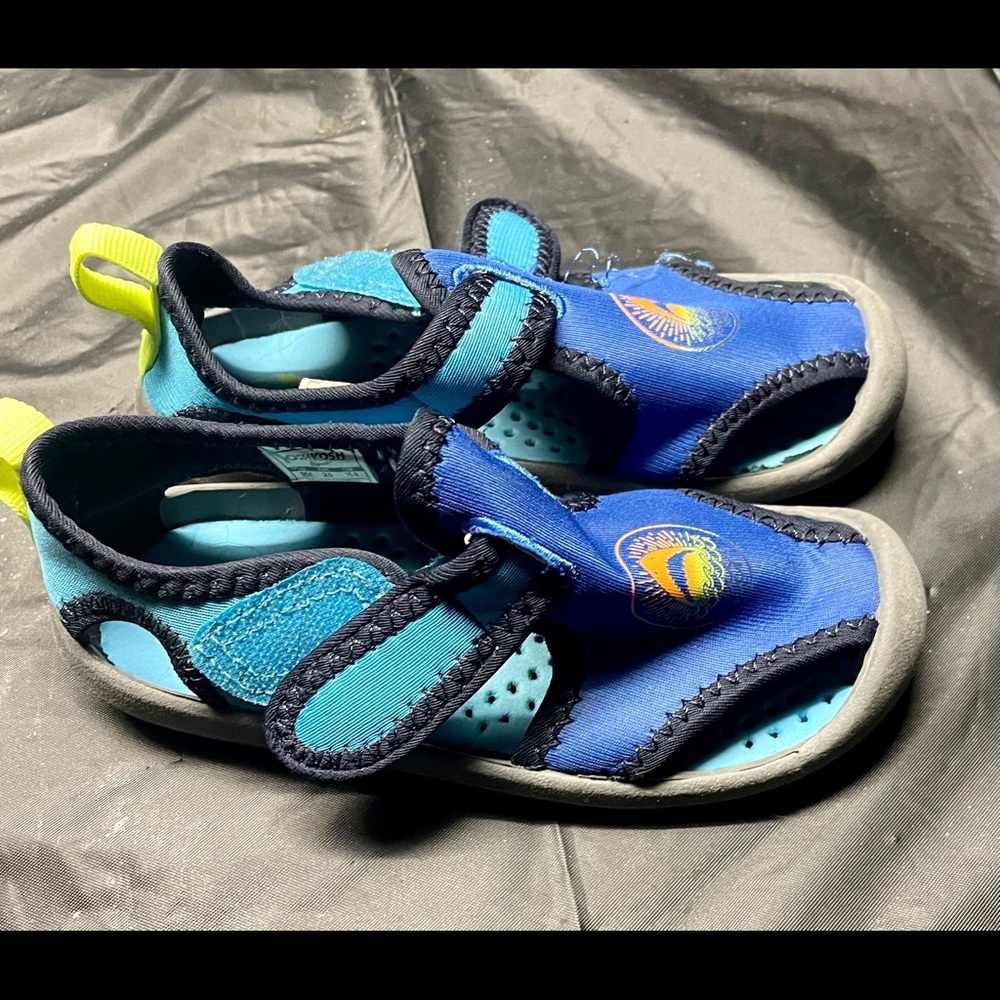 Carter’s Water Shoes Size 9
